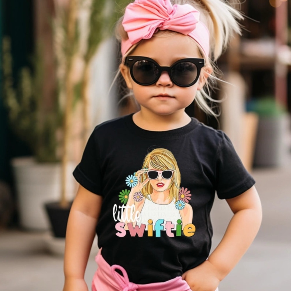 Little Swiftie Black Kids T-Shirt Taylor Swift